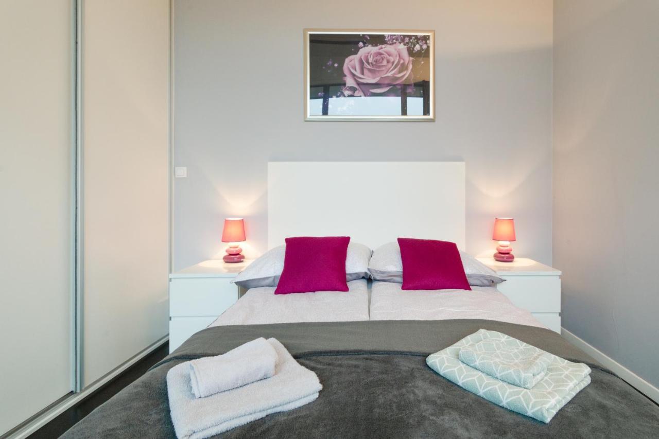 Secret Charm Fully Equipped Apt With Balcony Krakow Bagian luar foto